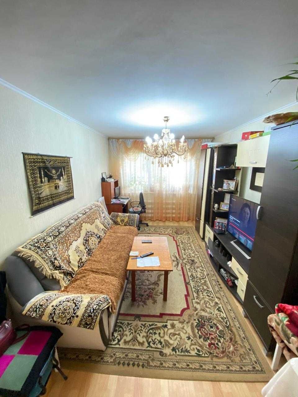 Продам 2 комнатную квартиру уютная, теплая р-н УЮТ!!!