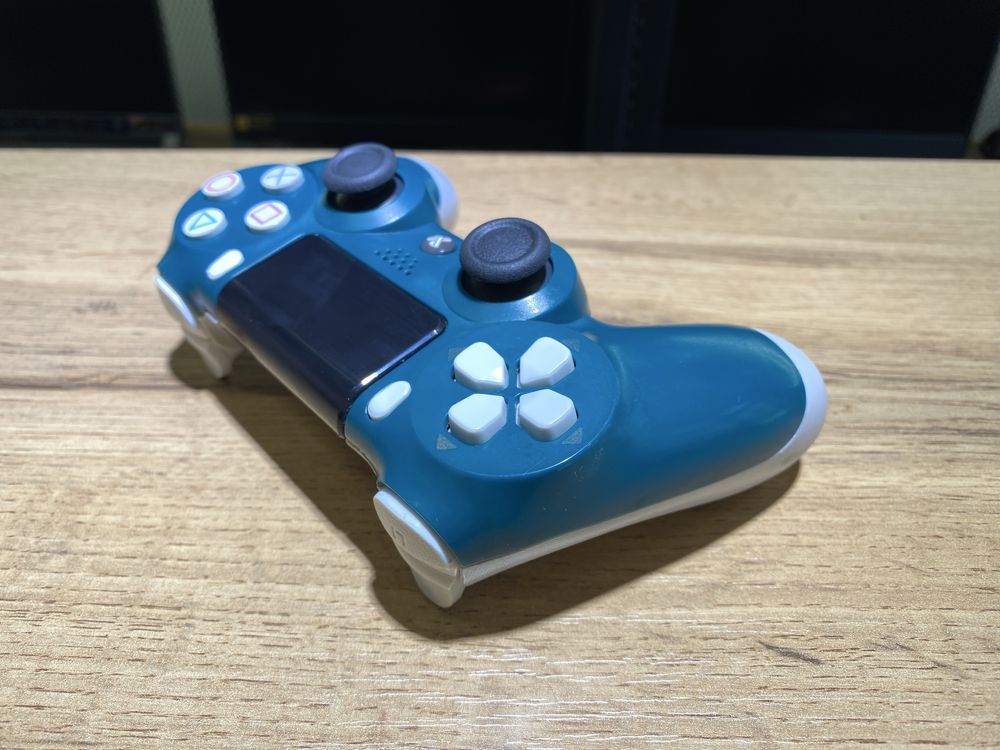 Геймпад для PS4, в хорошем состоянии, 777/А10