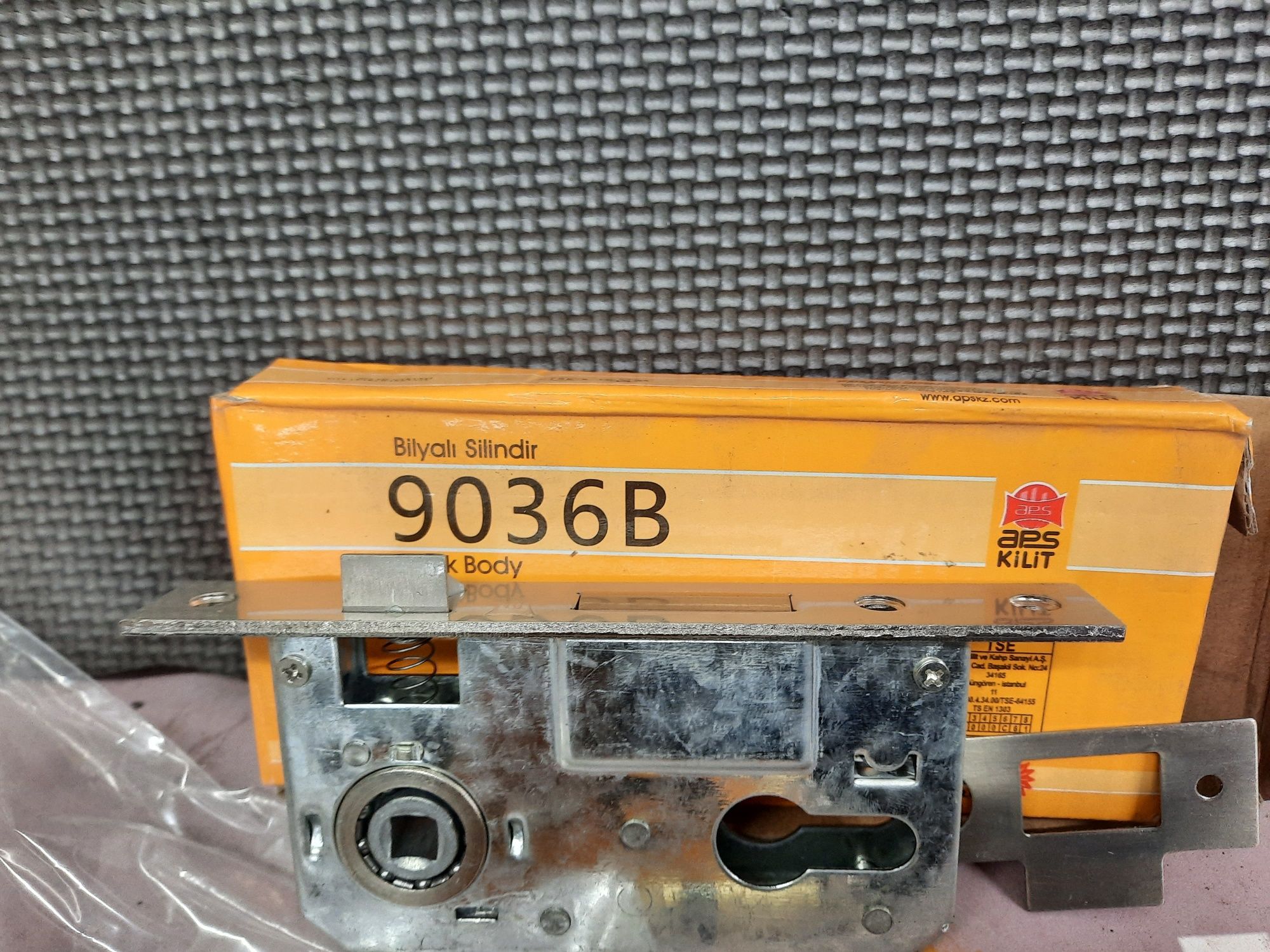 Вырезной  замок 9036В плюс сердцевина новый