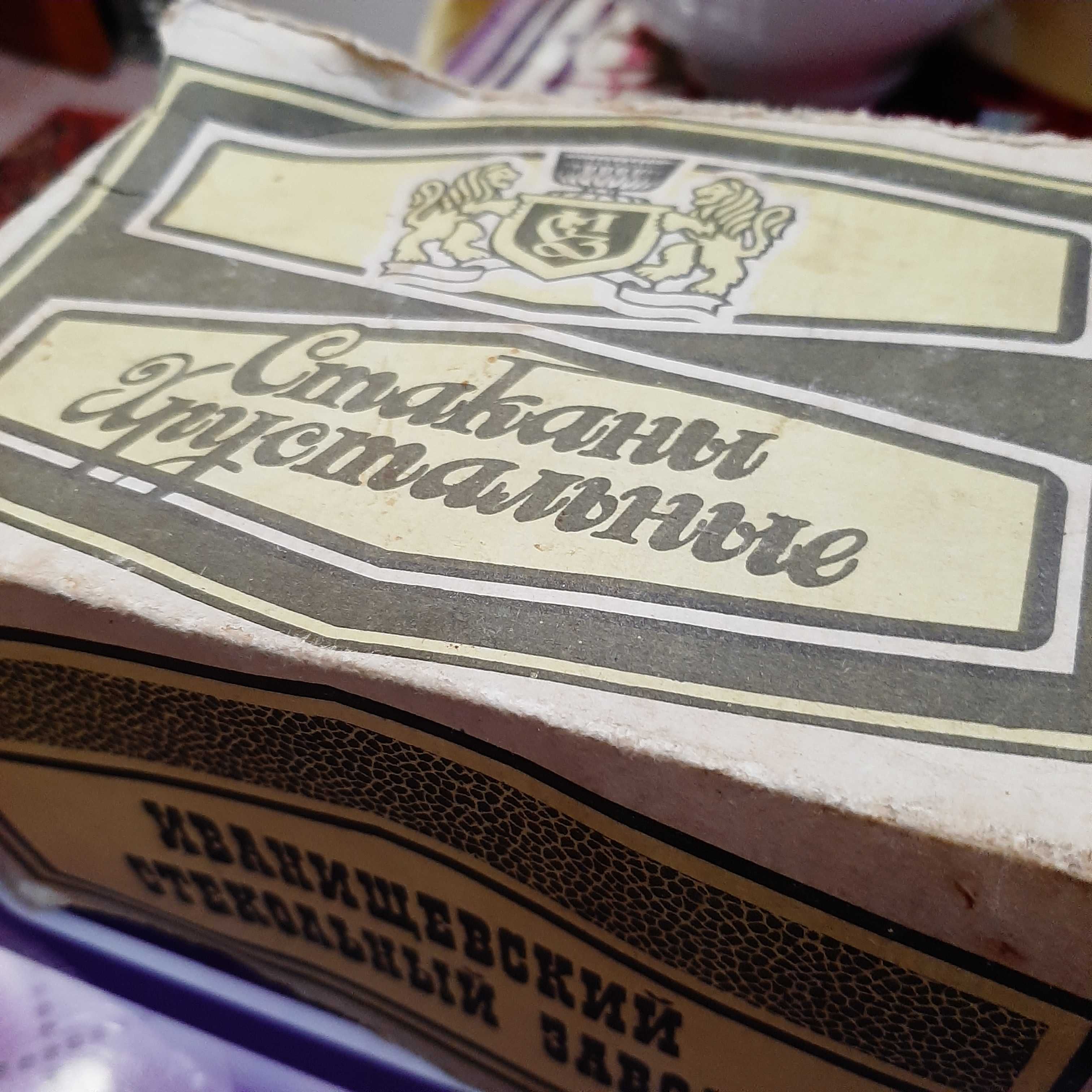 Подсвечник стекло, чайники, рюмки