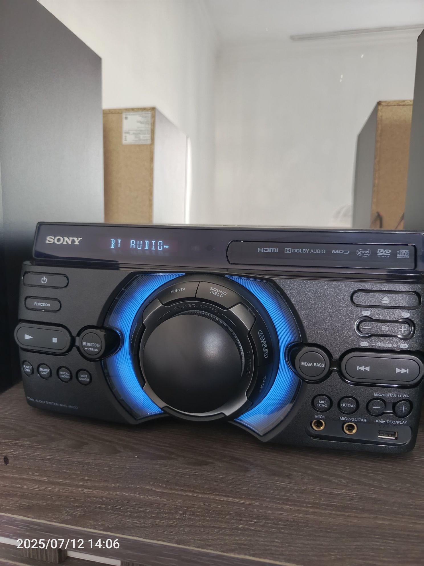Продам музыкальный центр Sony в идеальном состоянии всё работает