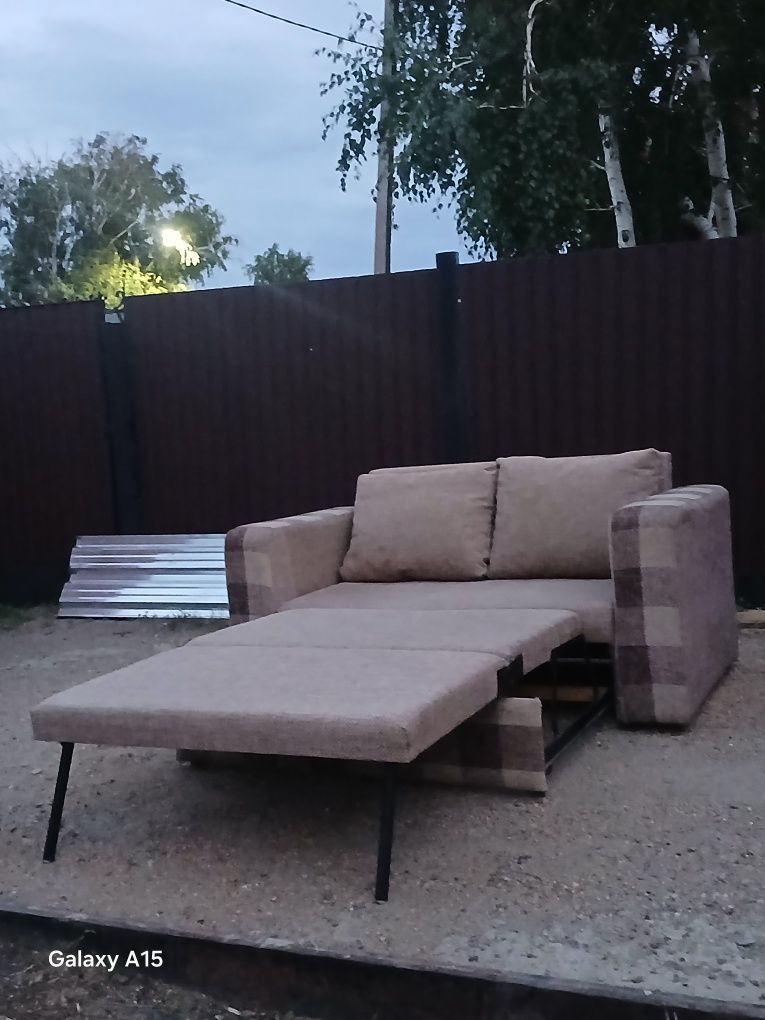 Продаю диванчик.