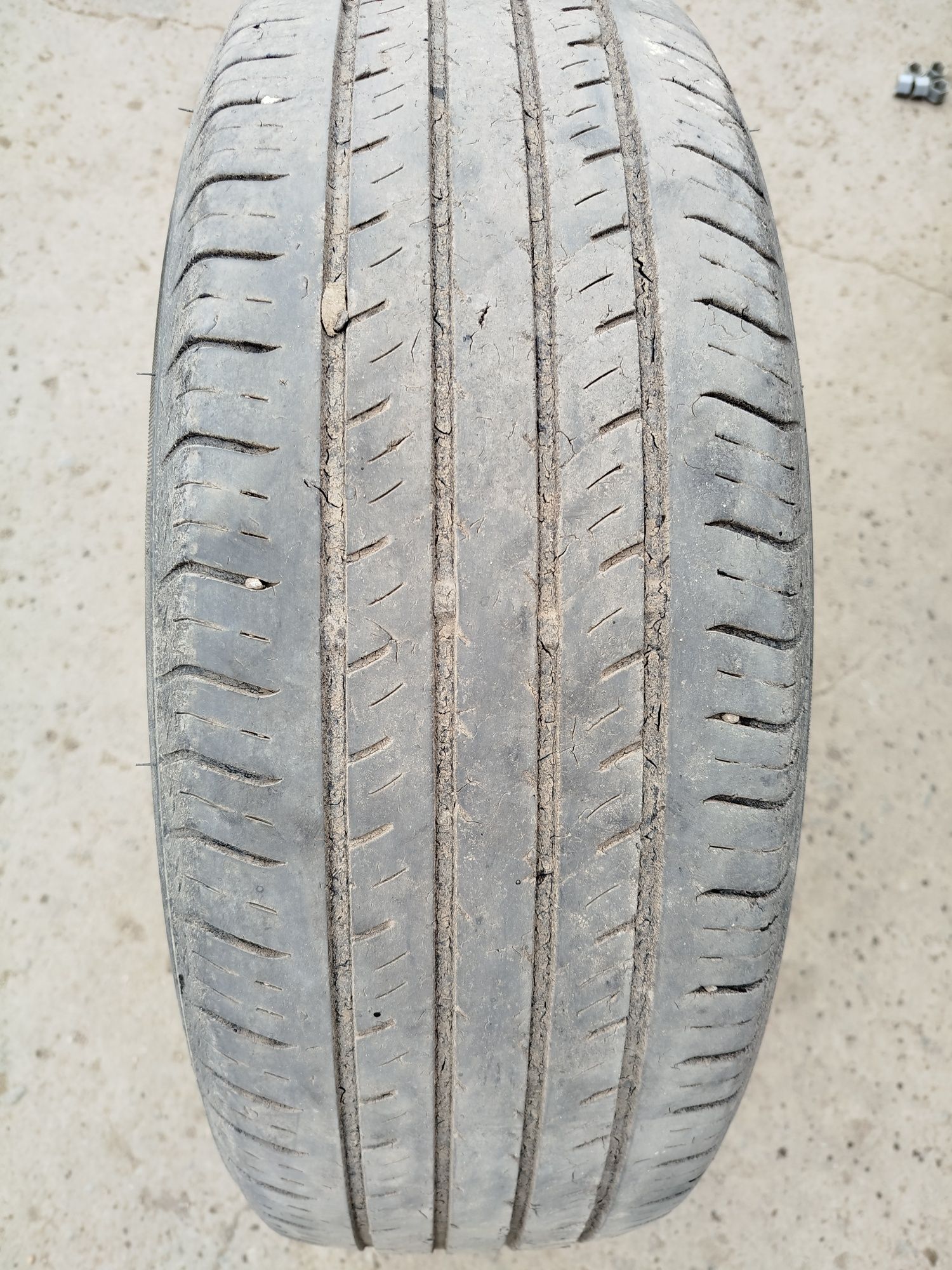 Продам бу шину 225/65/17