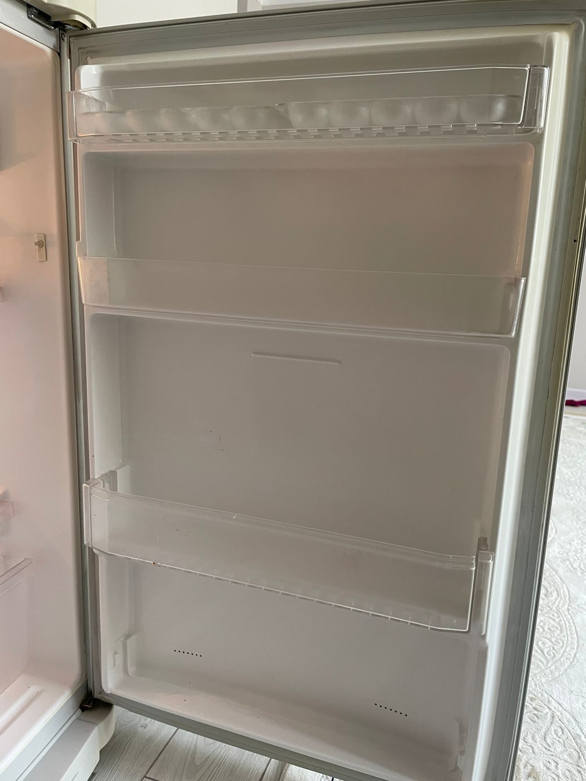 Продаётся  Холодильник  LG