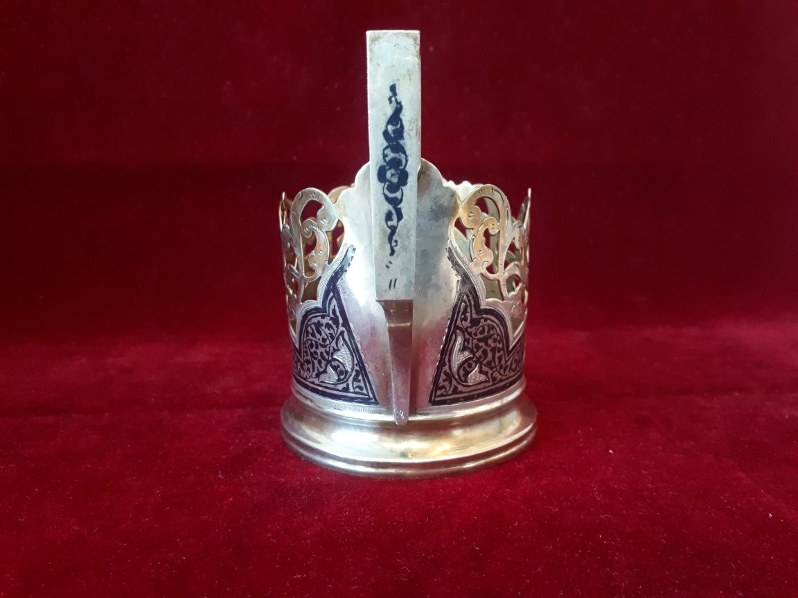 Серебряный подстаканник.