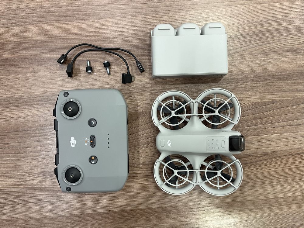 DJI Neo Fly More Combo серый – компактность, 46 мин полета, 4К!