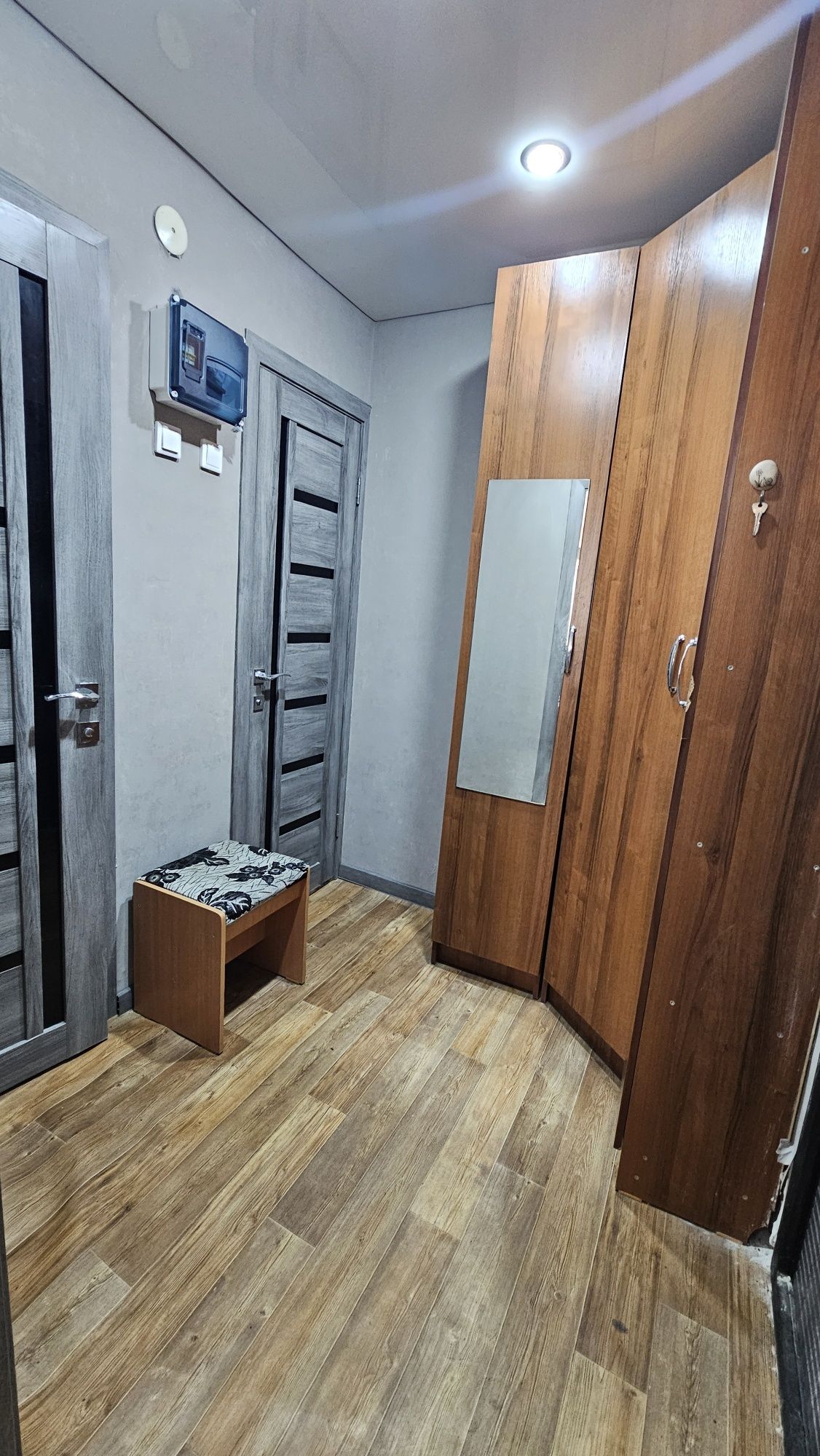 Продам 1,5-комнатную квартиру ул. Красина 1, 8/9