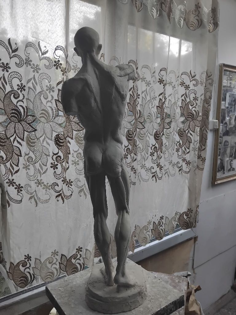 Скульптуры, бюсты, статуи.