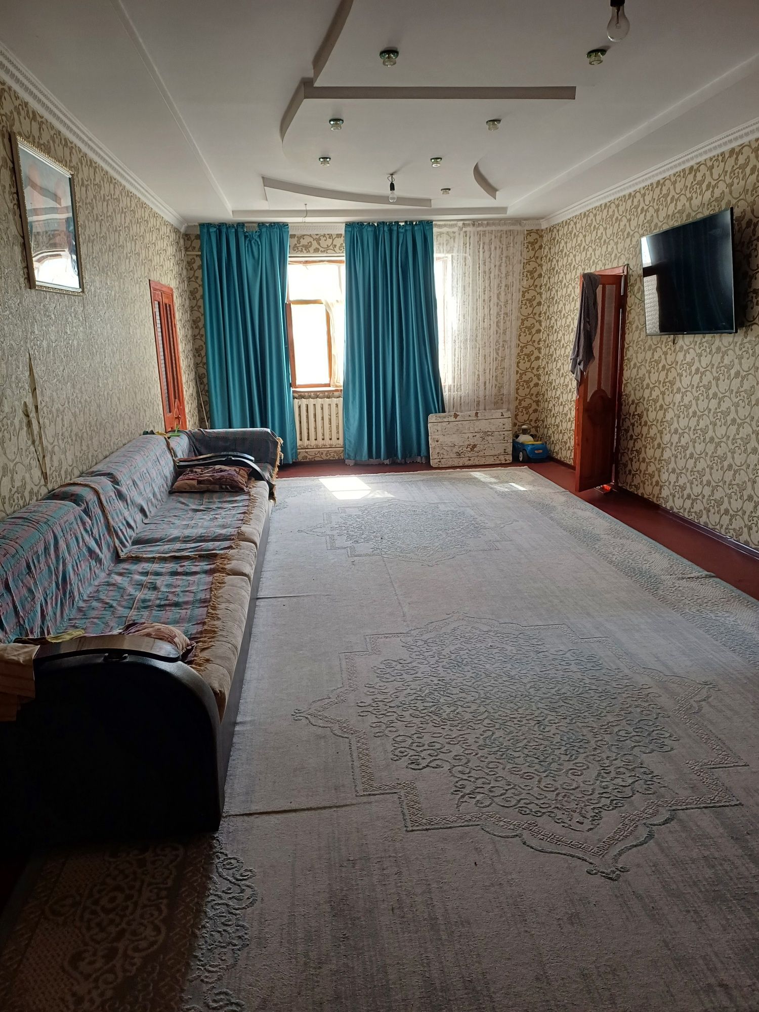 Жаңаталапта үлкен үи сатылады