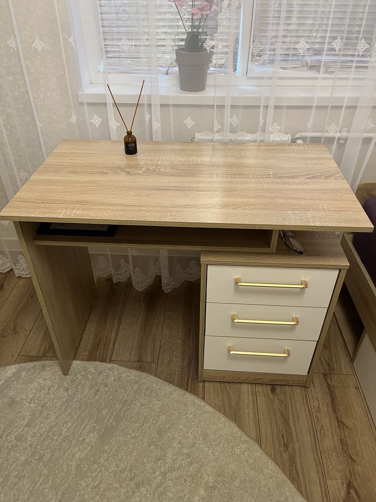 Продам шифоньер и комп.стол
