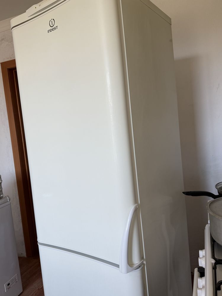 Холодильник INDESIT
