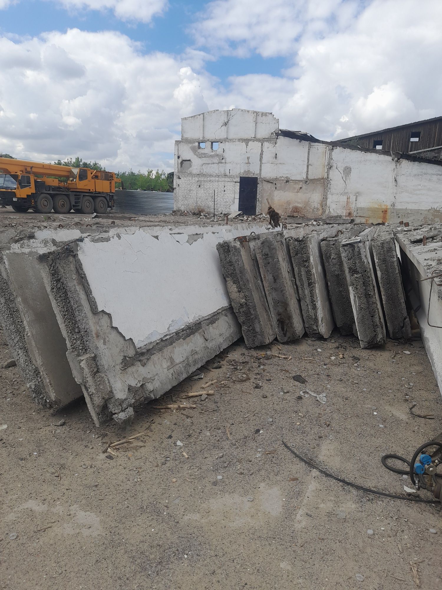 Продам керамзитовые  панели . Балки. Кирпич.и 12м .