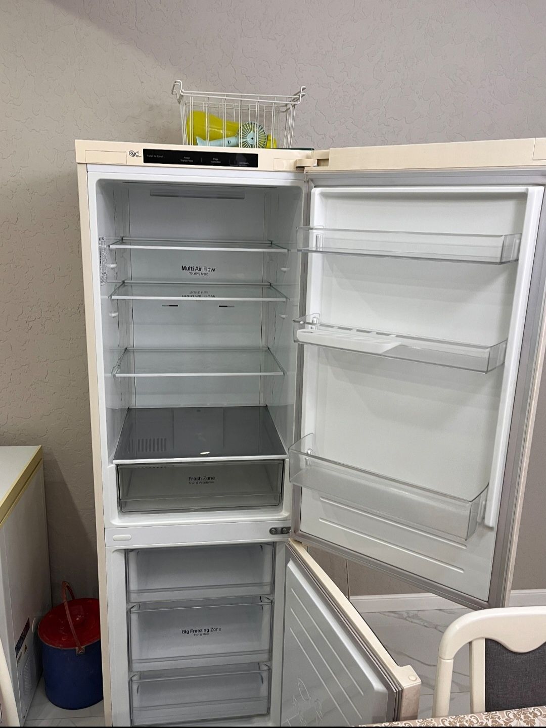 Продам холодильник очень хорошем состояние почти новая