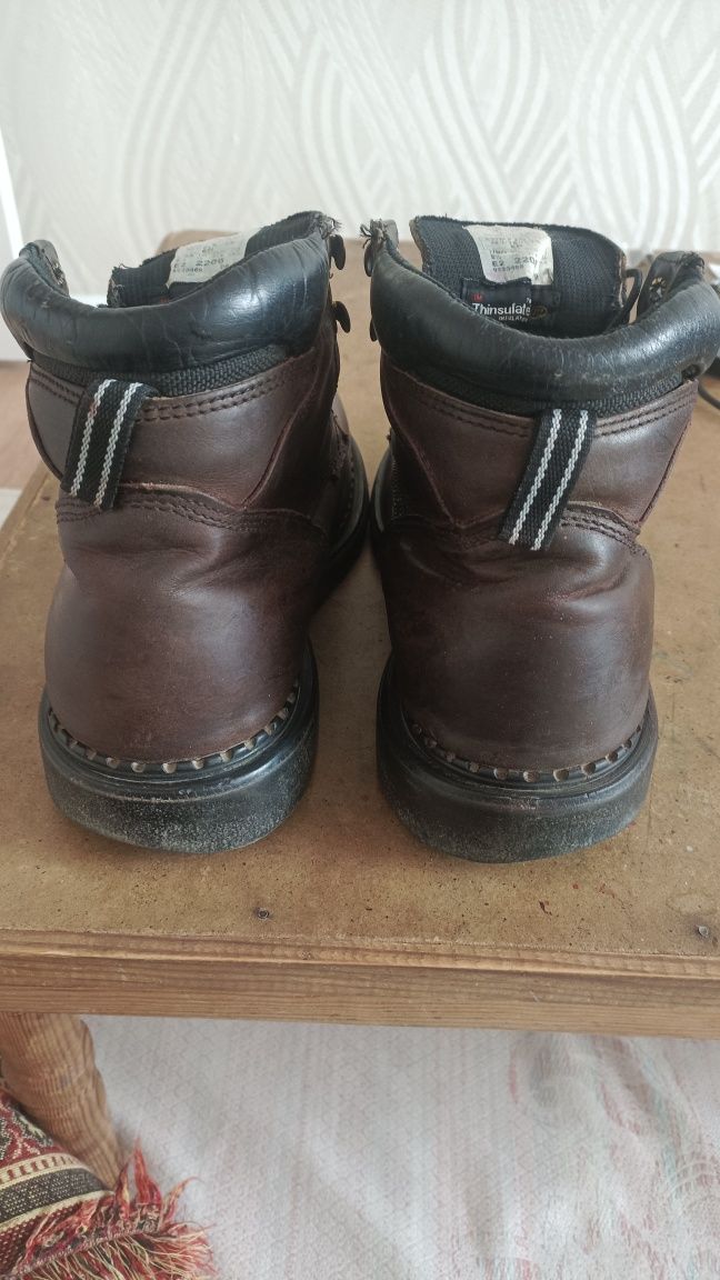 Продам спец ботинки производства США  Red Wing качества отличная