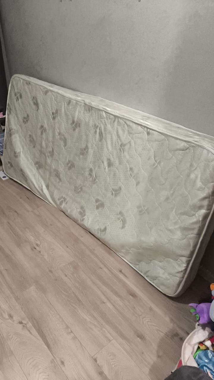 Продам срочно 2 матраса ! 90*180