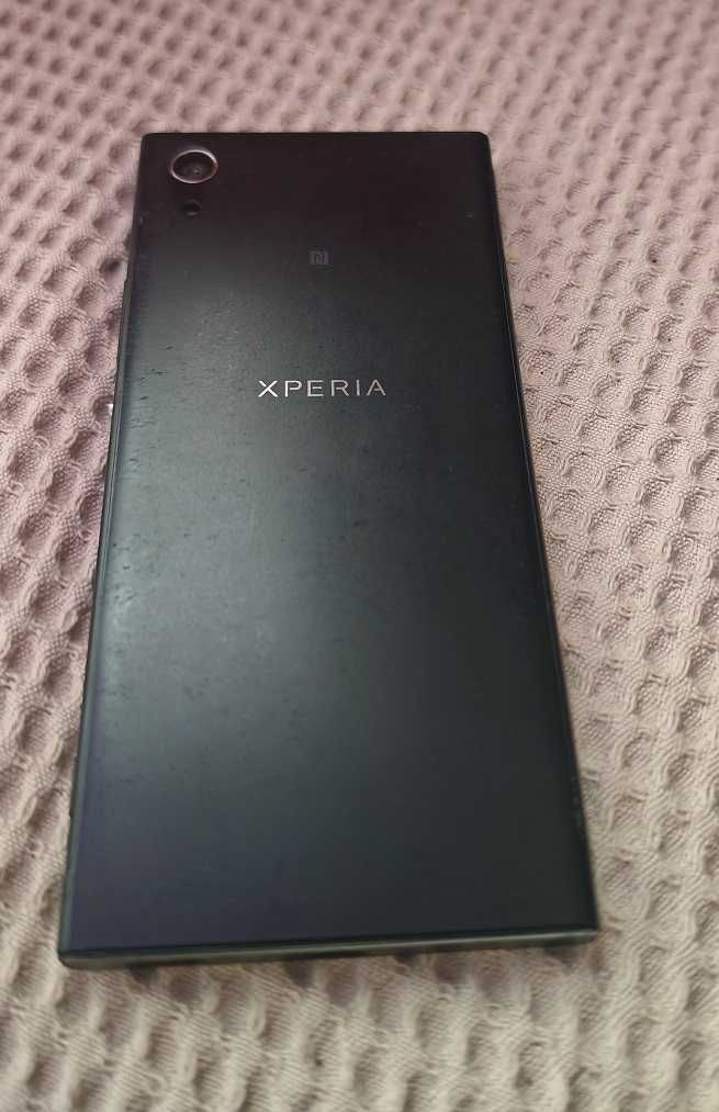продам Sony Xperia XA1 3/32Gb (пятно на экране)