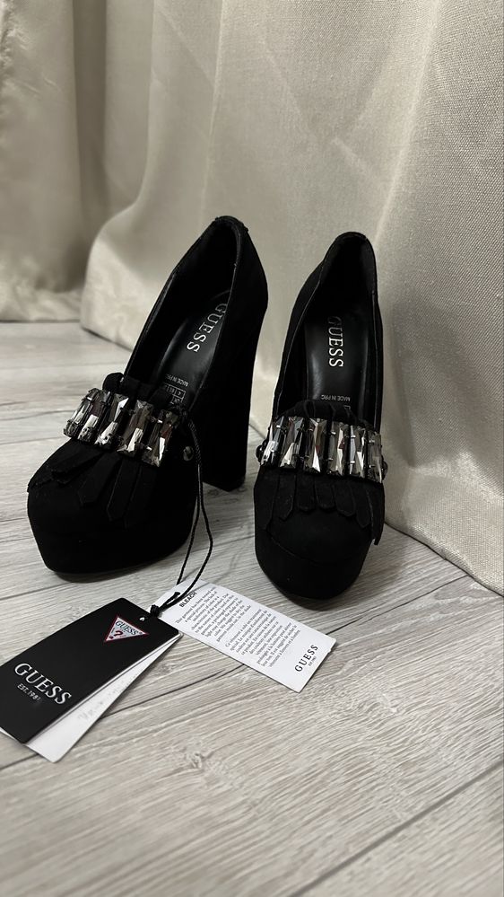 Туфли бренда Guess