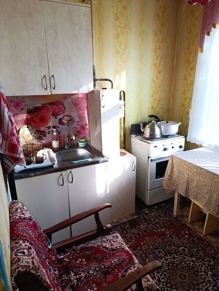 Сдаю посуточно,по часам,на ночь 1 ком.кв. в 7 мкр 19 д. район 39 школы