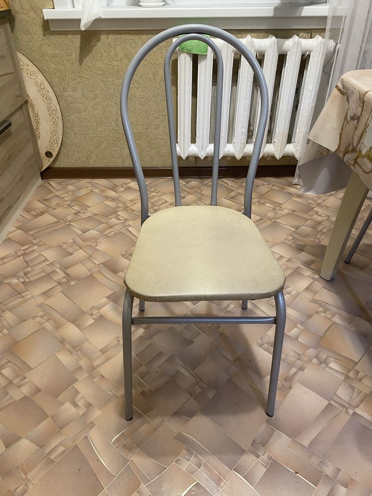 Продам кухонный СТОЛ И СТУЛЬЯ
