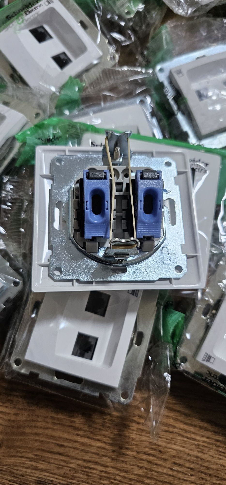 Розетка компьютерная двухместная Schneider Electric