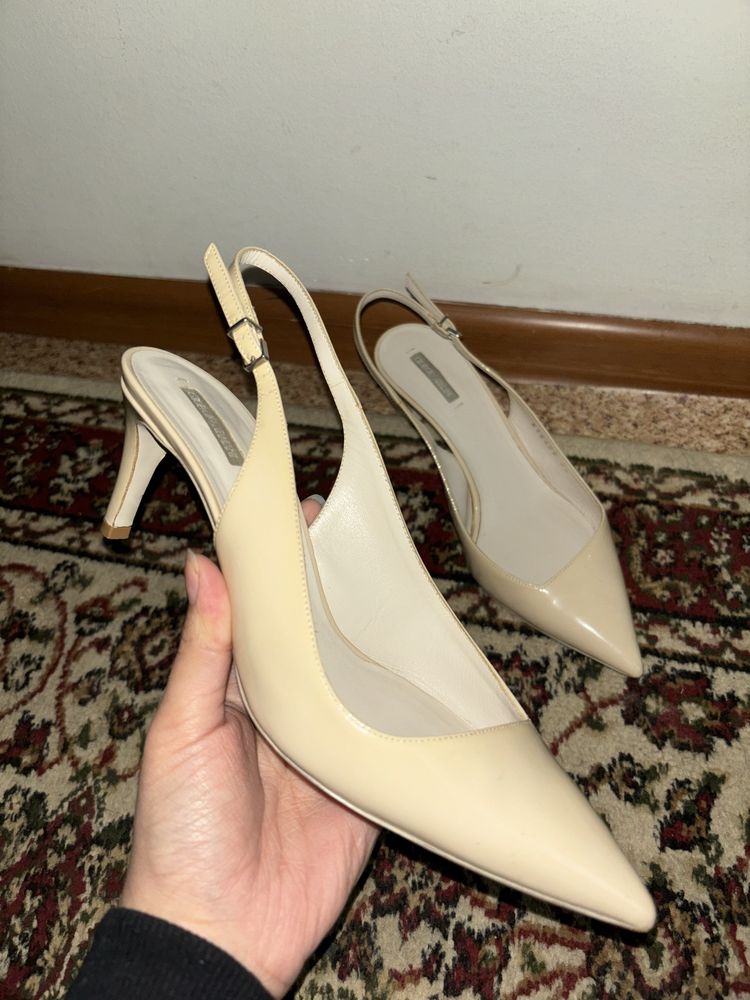 Лакированные лодочки с открытой пяткой от бренда ARMANI