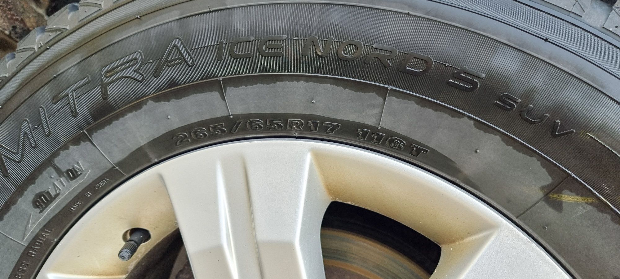 Продам резину зимнюю MAXXIS 265/65 R17