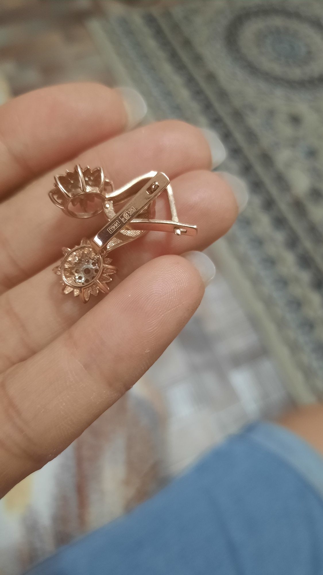 Продам золотые серьги подсолнух