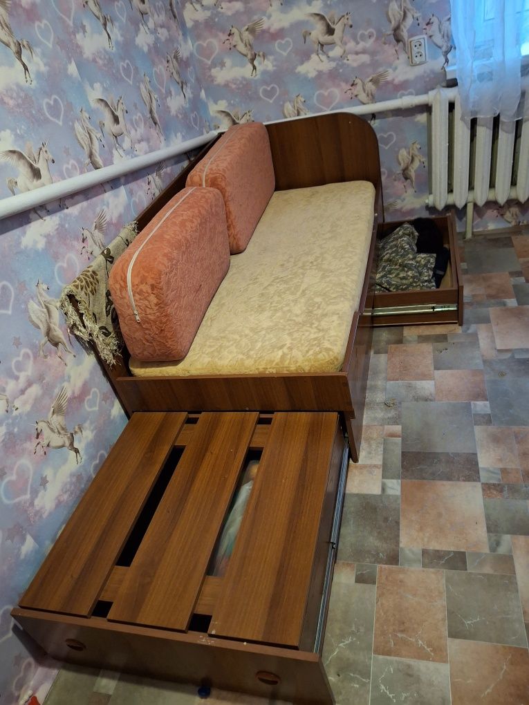 Продам подростковый диван