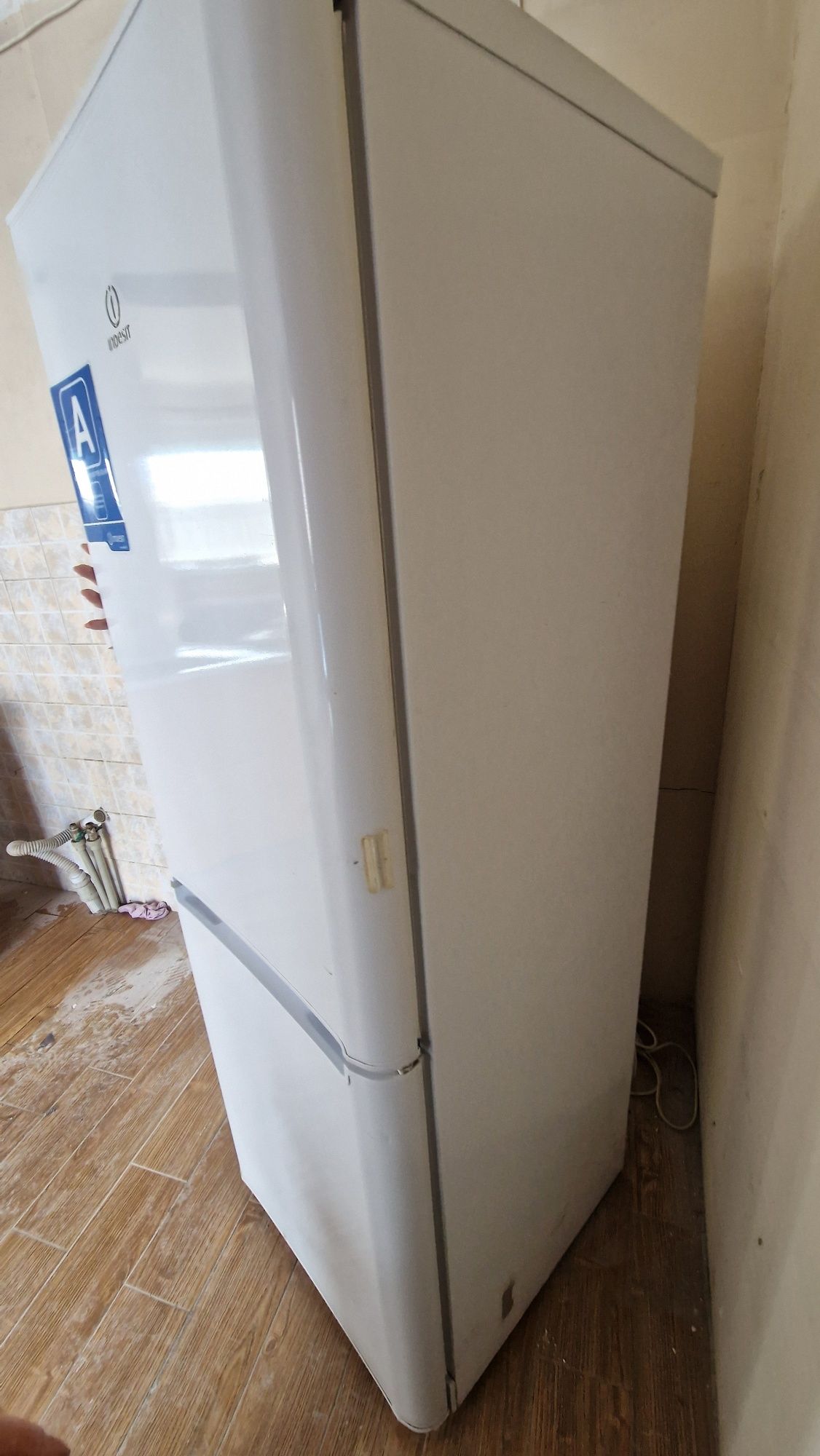 Холодильник Indesit