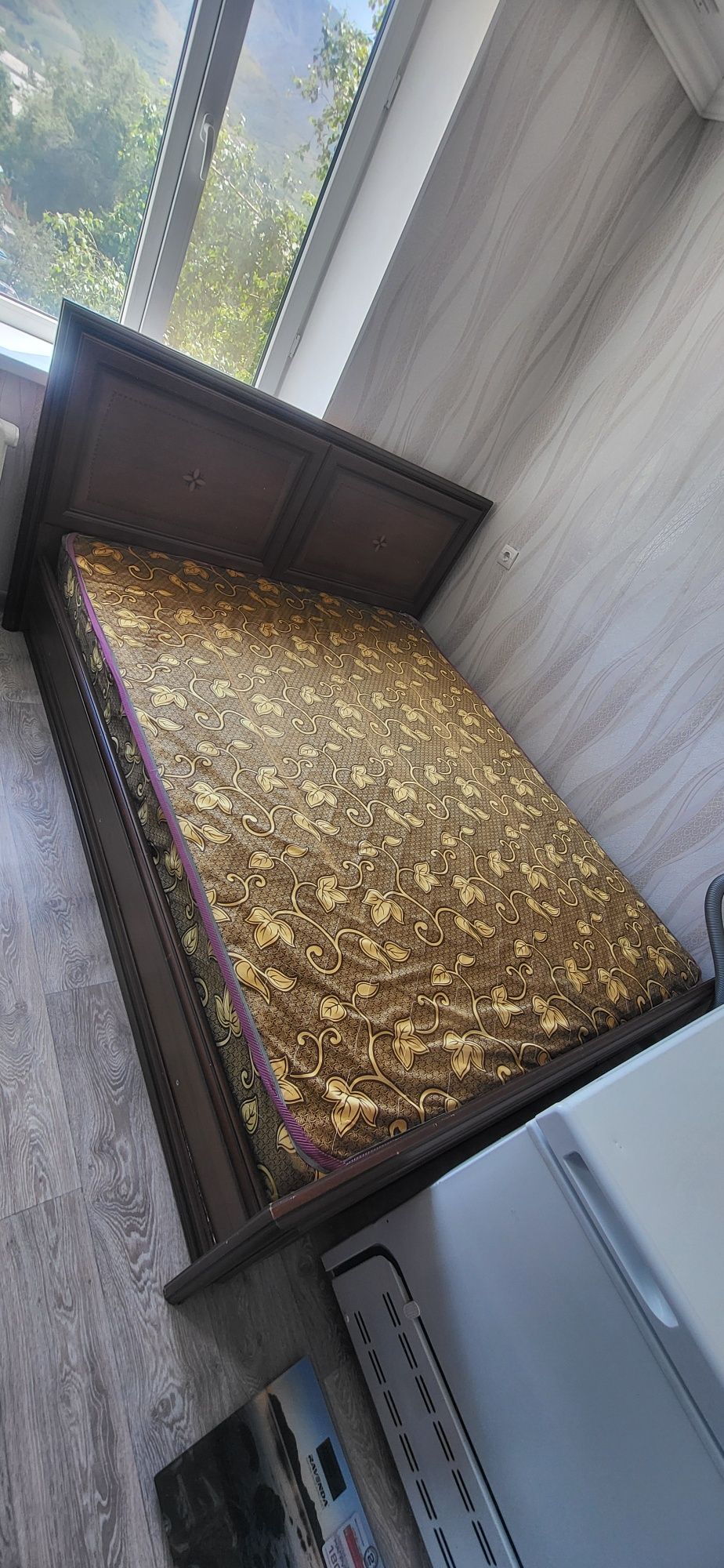Двуспальная кровать. 160×200 в хорошем состоянии.