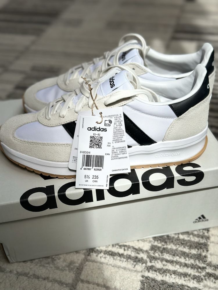 Adidas оригинальные кроссовки,новые