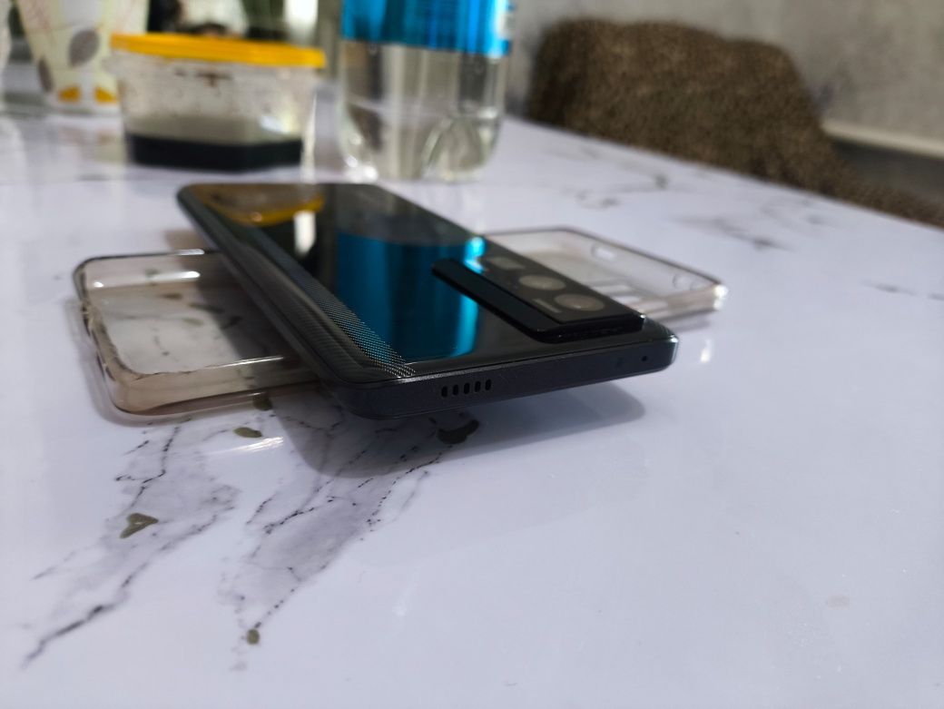 Poco F5 pro 12/512gb обмен на Pixel, iPhone