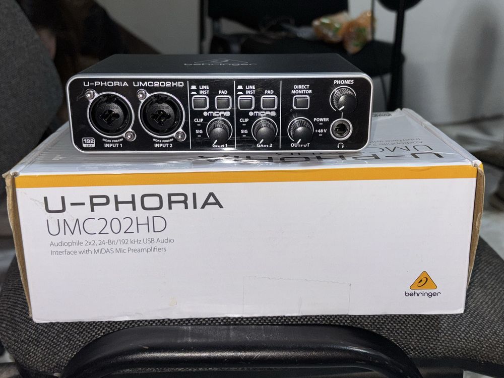Звуковая карта Behringer U-Phoria UMC202HD