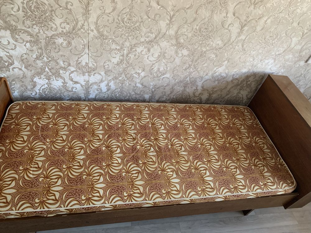Продам кровать с матрасом