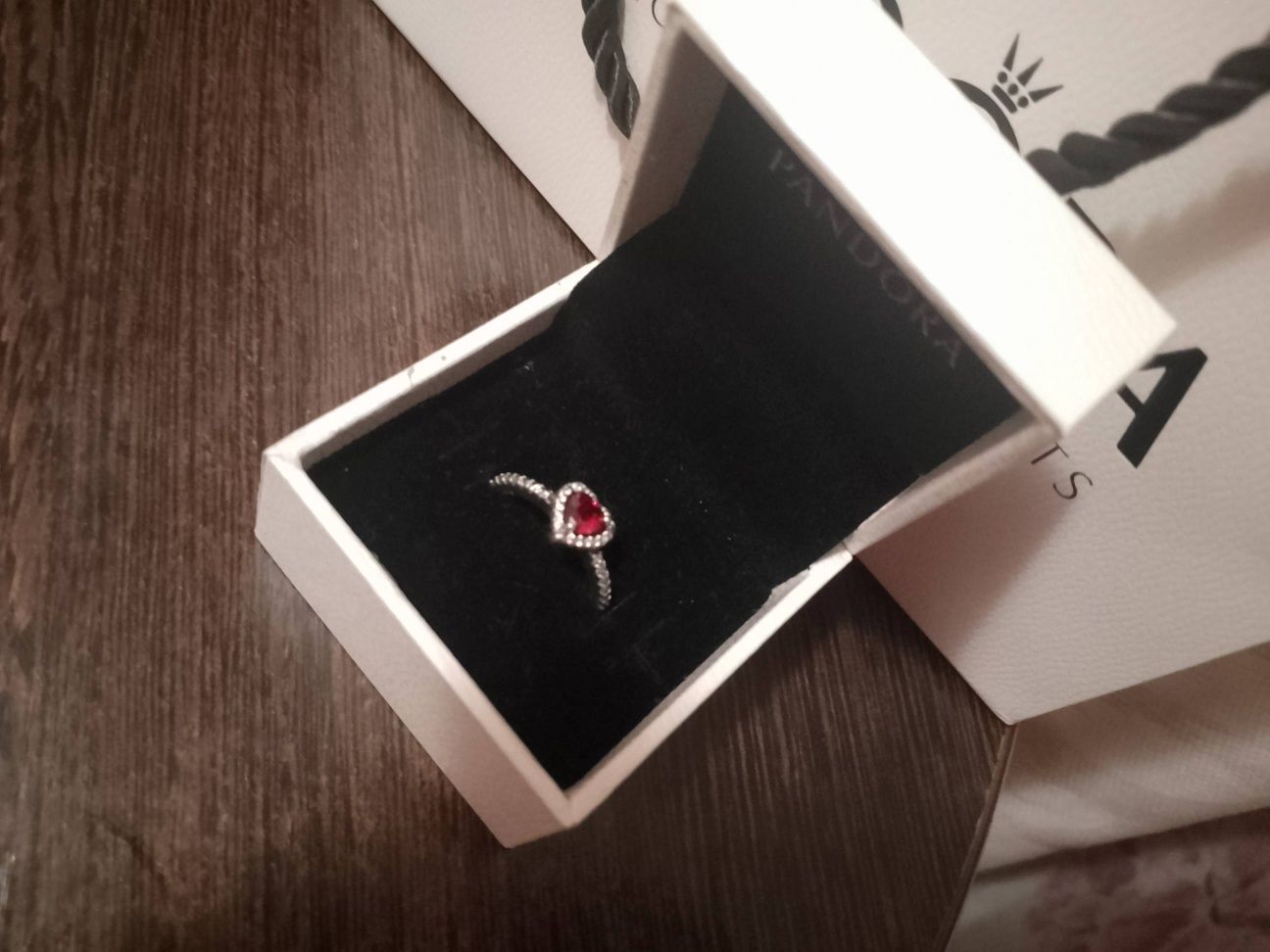 PANDORA кольцо, красное сердце