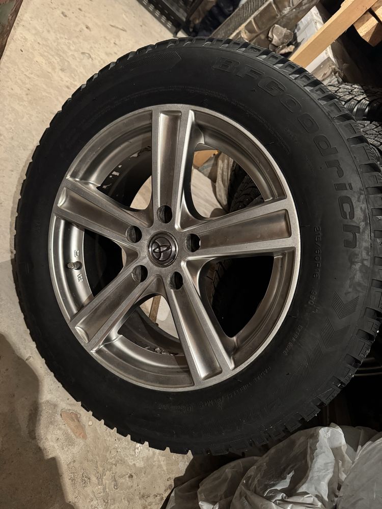 Продам зимнюю резину BFGoodrich g-Force Stud 215/60 R16 99Q с шипами