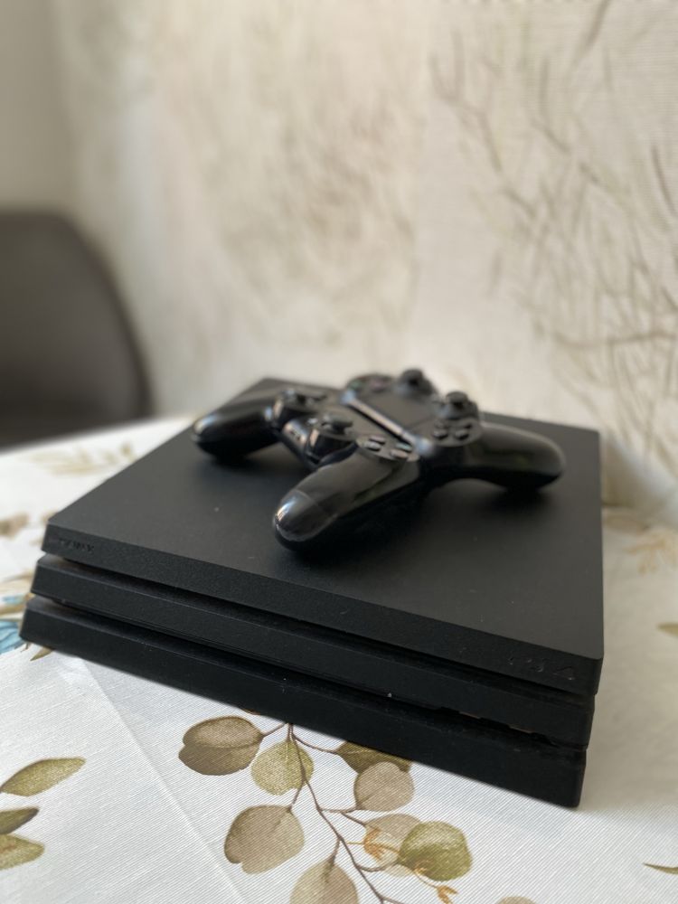Ps 4 Pro (Срок:3 Года) 2 джойстика