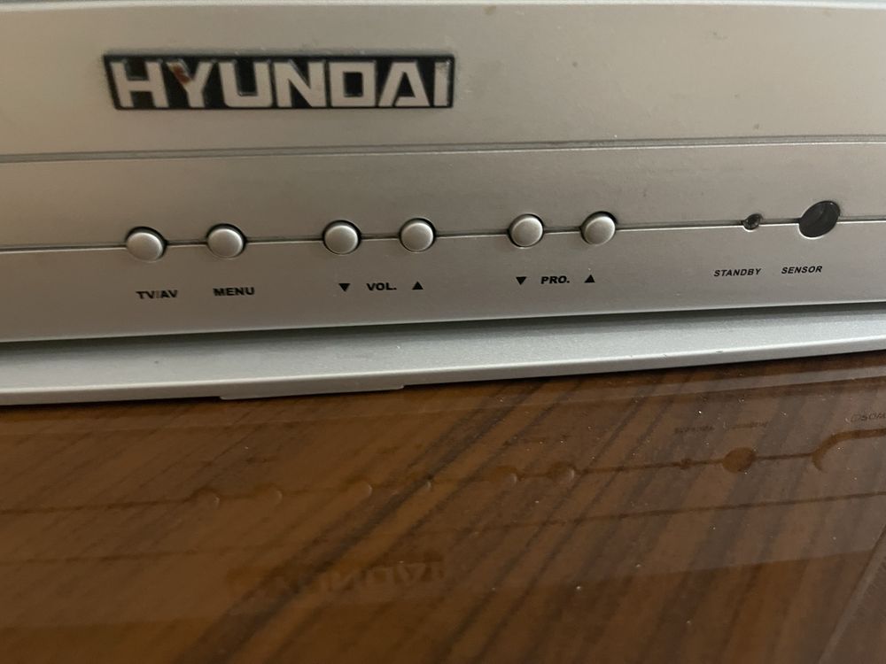 Продам телевизор Hyundai H-TV1405