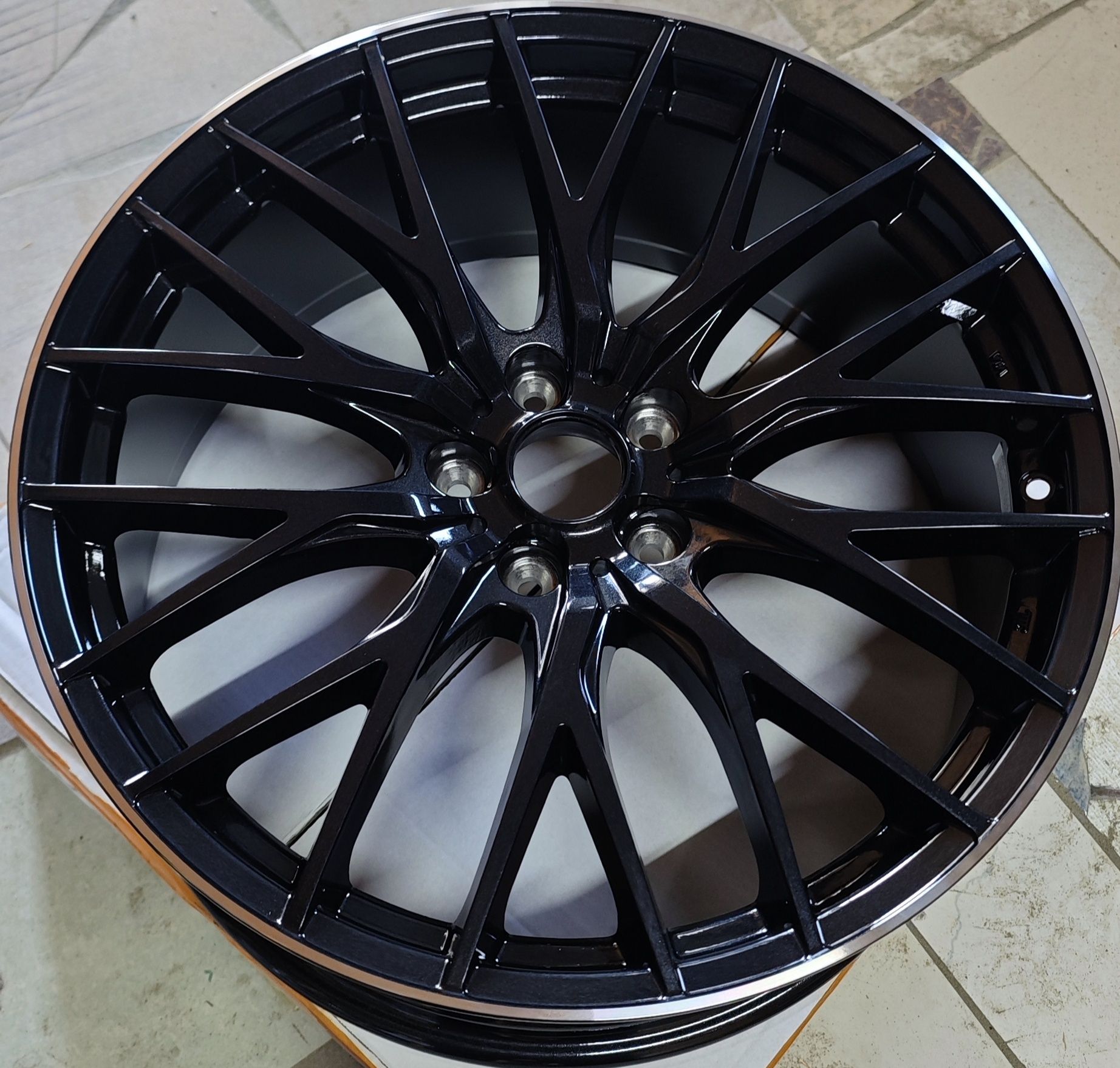 Диски 5*114.3 ет45 8.5j r20