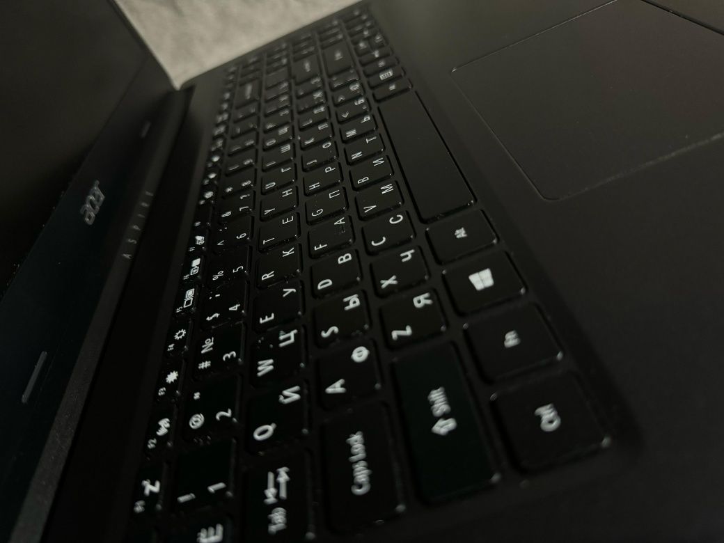 Ноутбук acer в идеальном состоянии