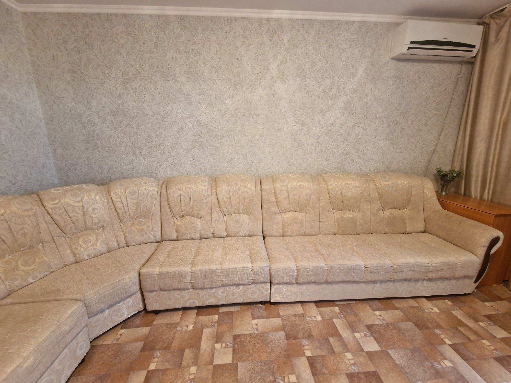 Продам угловой диван в отличном состоянии. Недорого.
