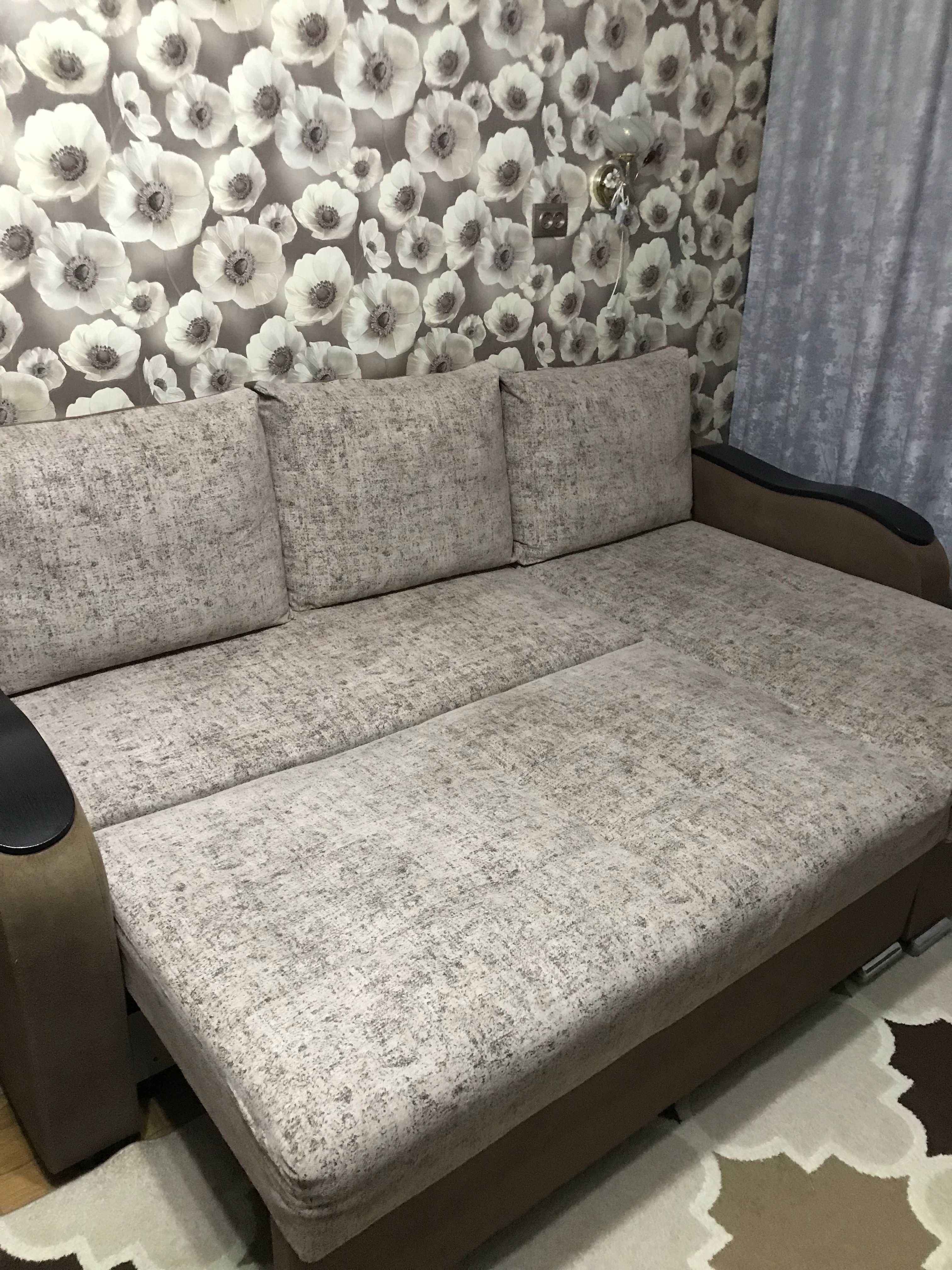 Мягкий уголок , угловой диван + кресло кровать в хорошем состоянии