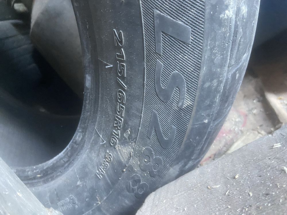 Продам летнюю резину 215/65R16