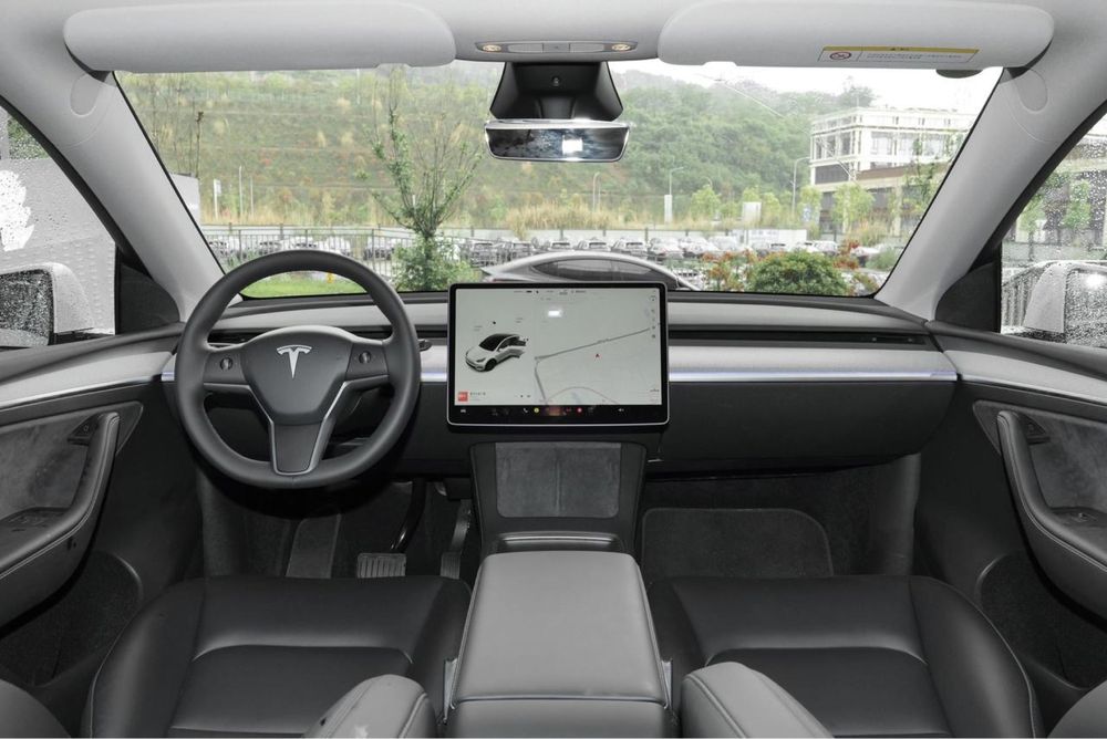 Автомобиль Tesla model Y