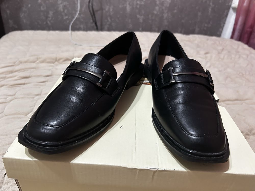 Продам женские туфли