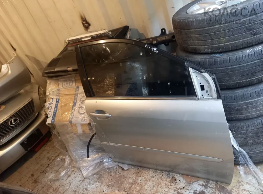 Передние и задние двери на Lexus RX330