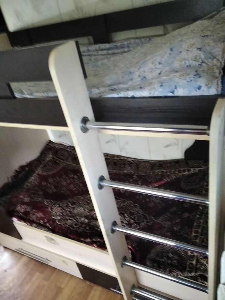 Продам двухъярусную кровать!