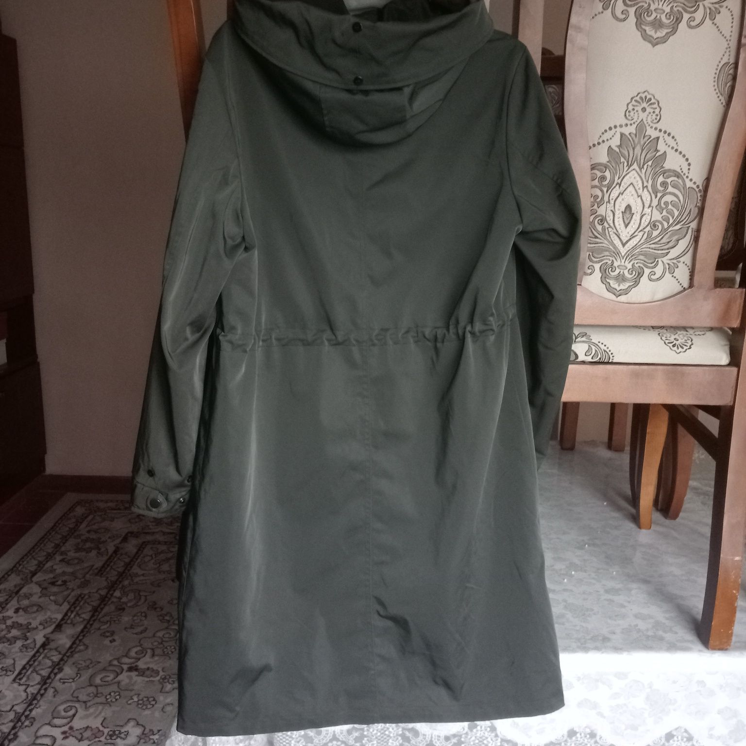 Продается парка. Почти новая. Натуральный мех