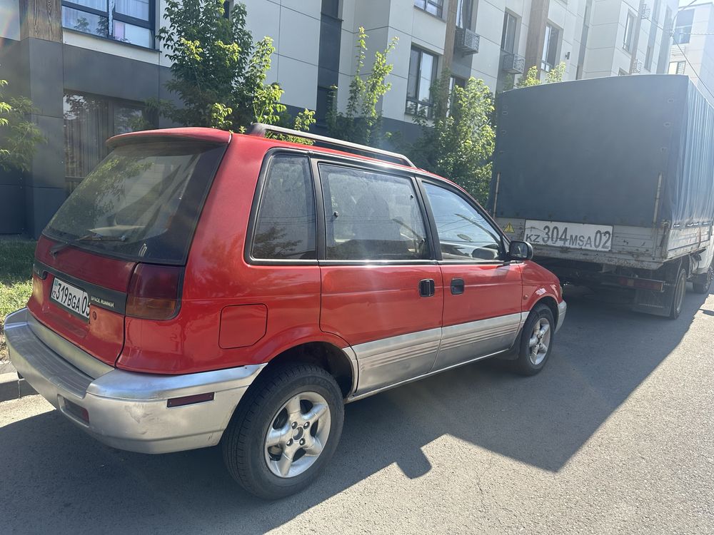 Mitsubishi Space Runner