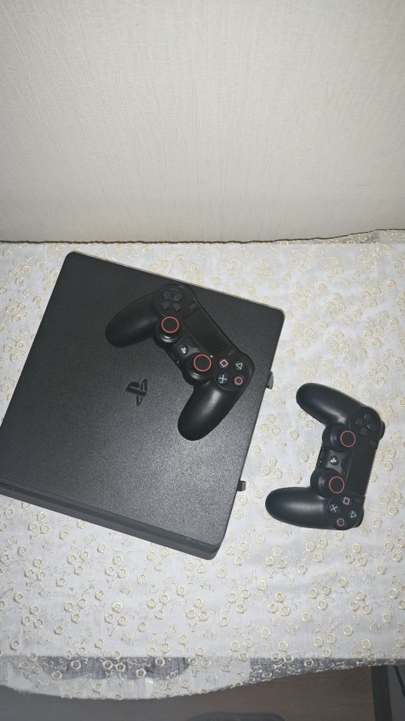 Продам ps4 slim в чехле и коробке